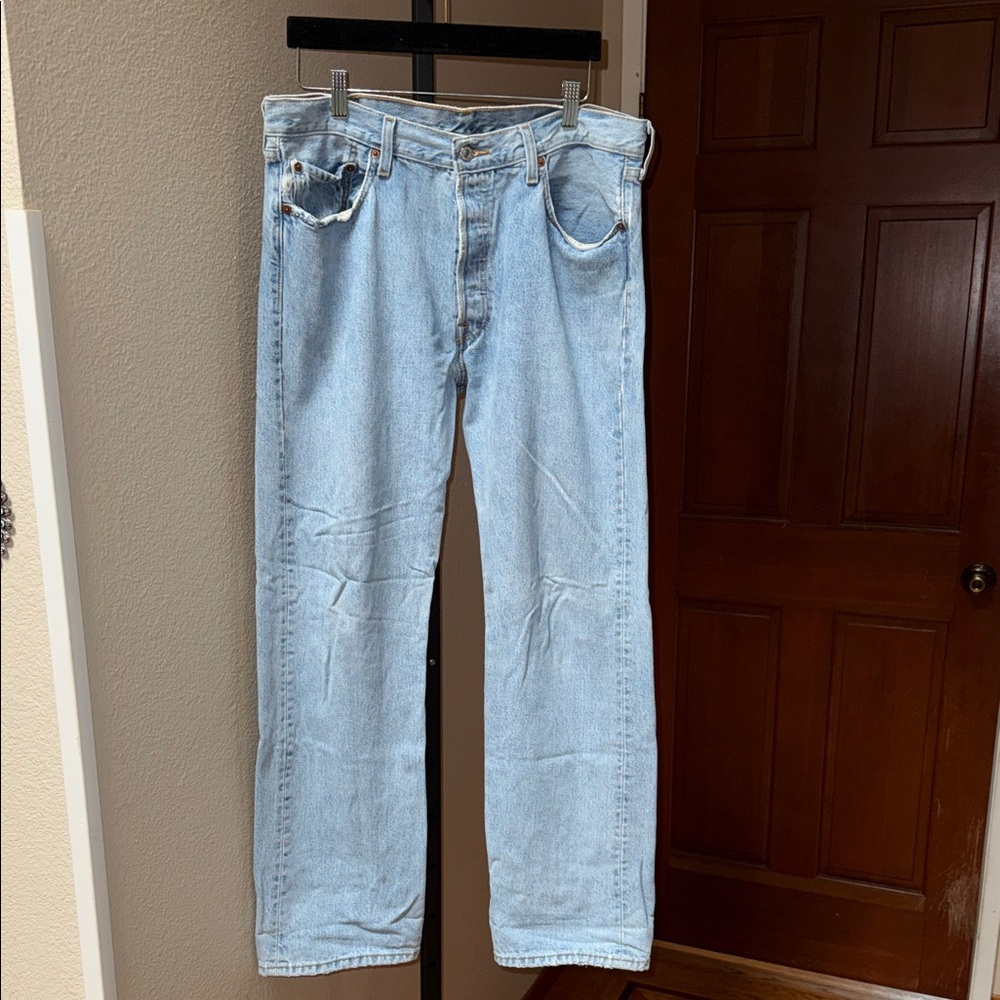 Levi’s Classic 501 Light Blue Distressed Button Fly Jeans Columbia Men’s 36x32